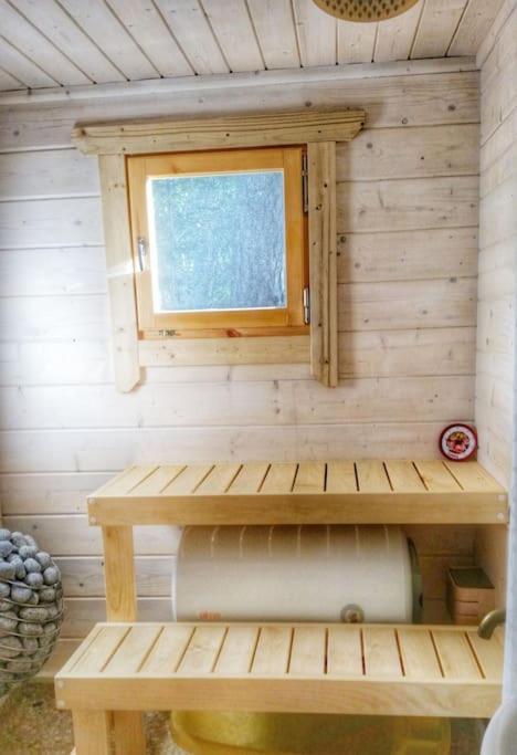 Well-equipped Summerhouse With Sauna In Íbúð